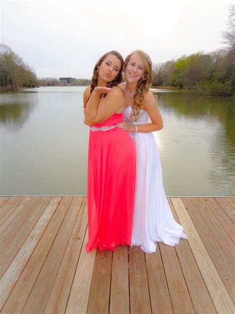 cute prom poses for best friends|fun prom poses for friends.